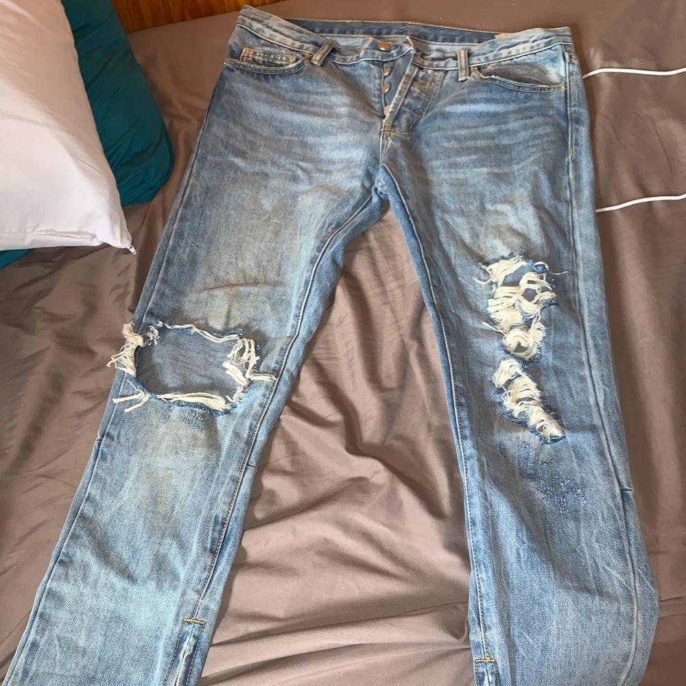 Skinny rip jeans with zippers